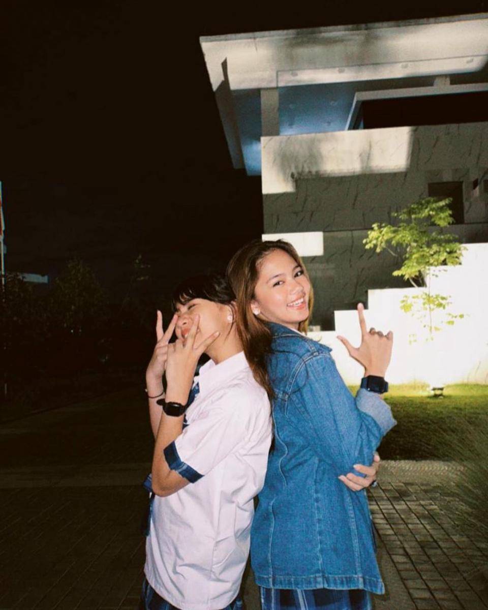 Sridevi di balik layar serial Magic 5 (instagram.com/electra_leslie)