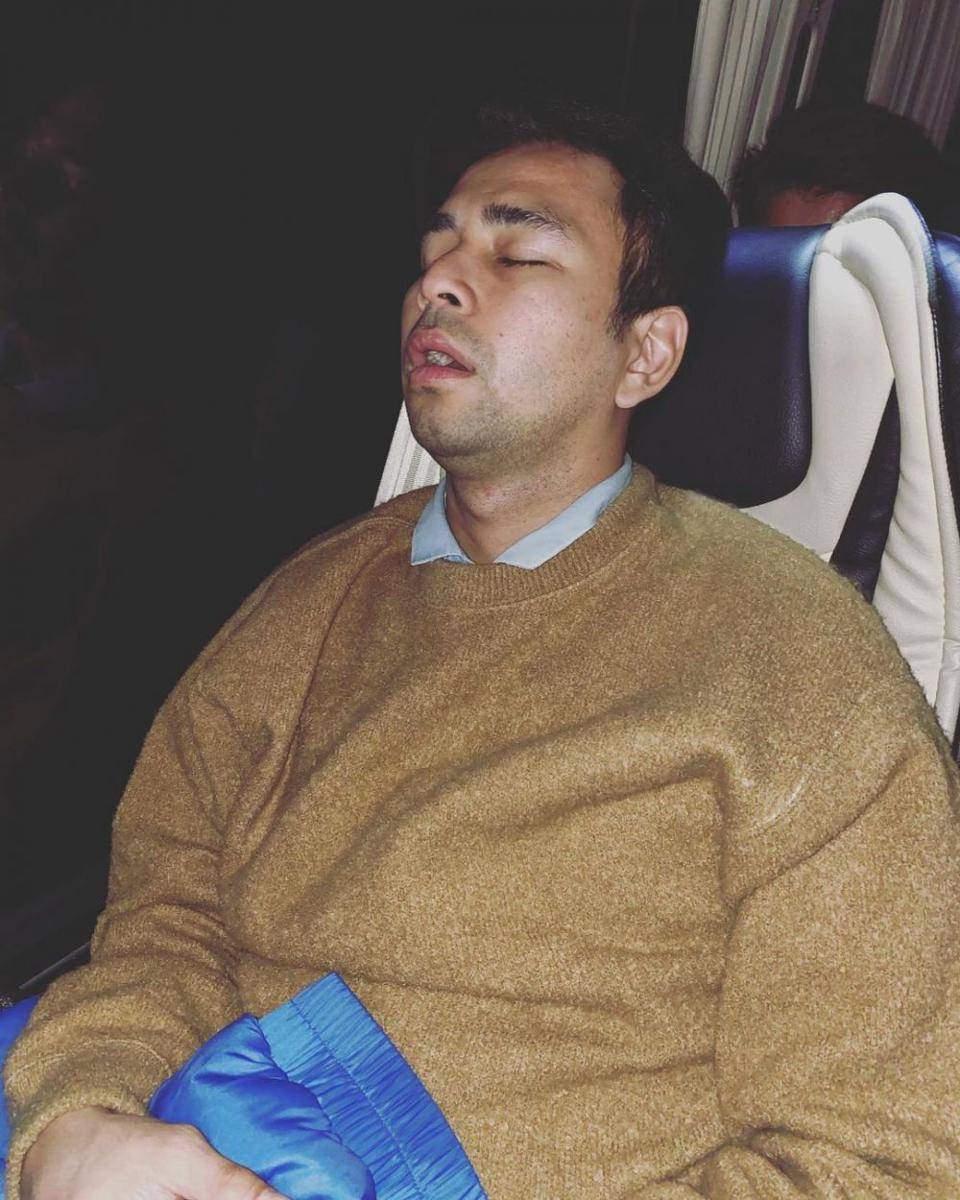 potret Raffi Ahmad saat tidur (instagram.com/raffinagita1717/)