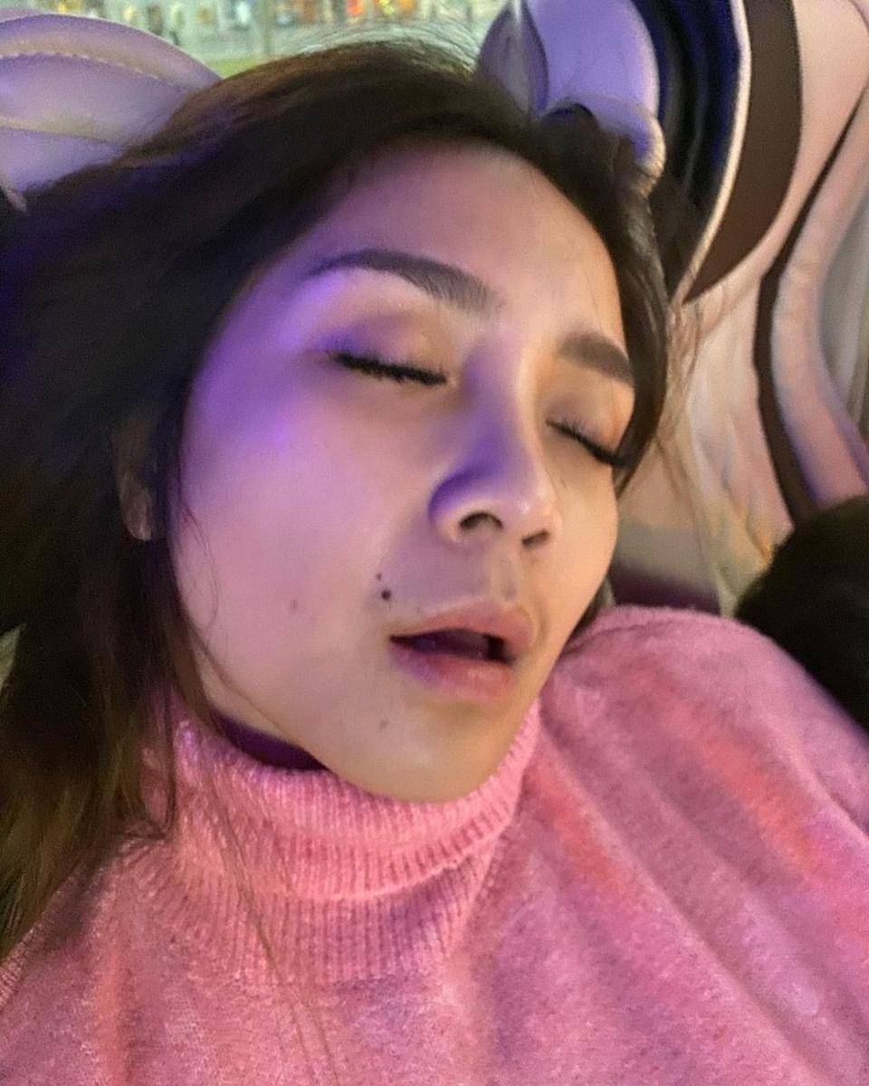 potret Nagita Slavina saat tidur (instagram.com/raffinagita1717/)