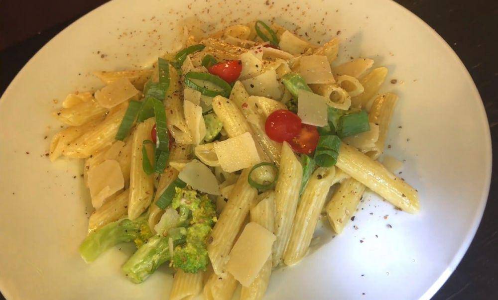 ilustrasi penne with broccoli and fresh cream (YouTube.com/Smooth Recipe)