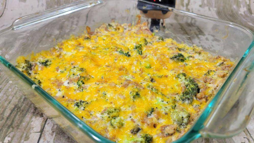 ilustrasi french onion broccoli cheese casserole (YouTube.com/Average Guy Gourmet)