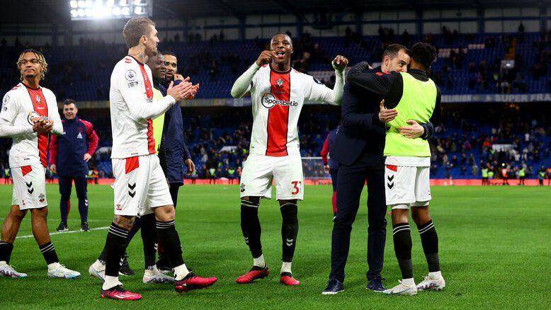 Southampton merayakan kemenangan atas Chelsea di EPL 2022/2023. (southamptonfc.com)