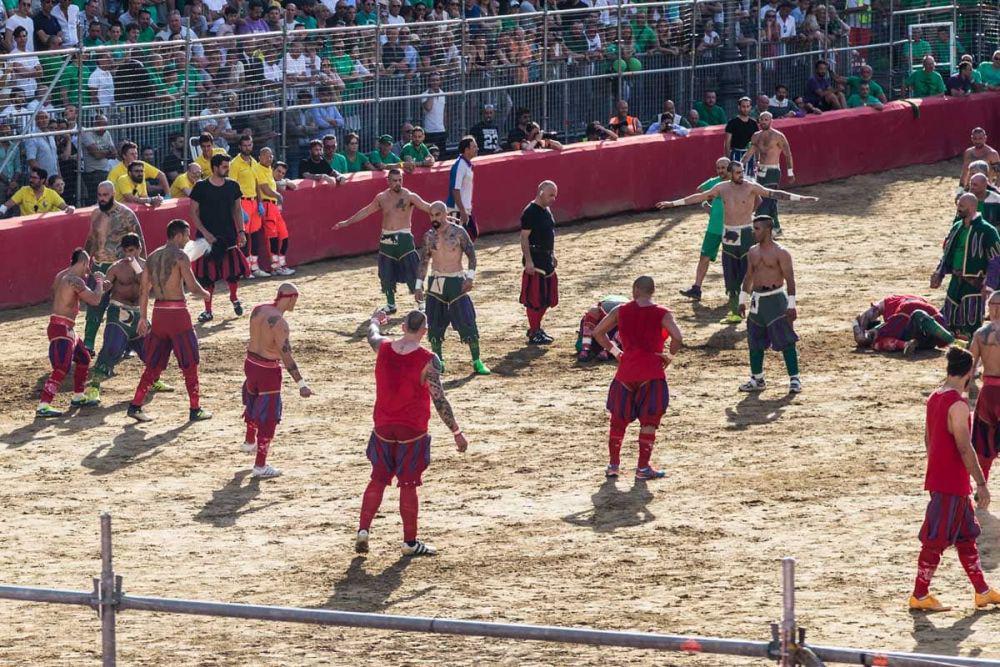 Mengenal Calcio Storico, Olahraga Paling Keras di Sejarah Sepak Bola