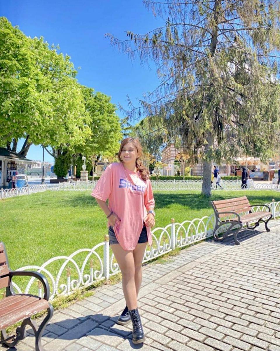 mix and match outfit simpel ala Catherine Elshad (instagram.com/catherine_elshad)