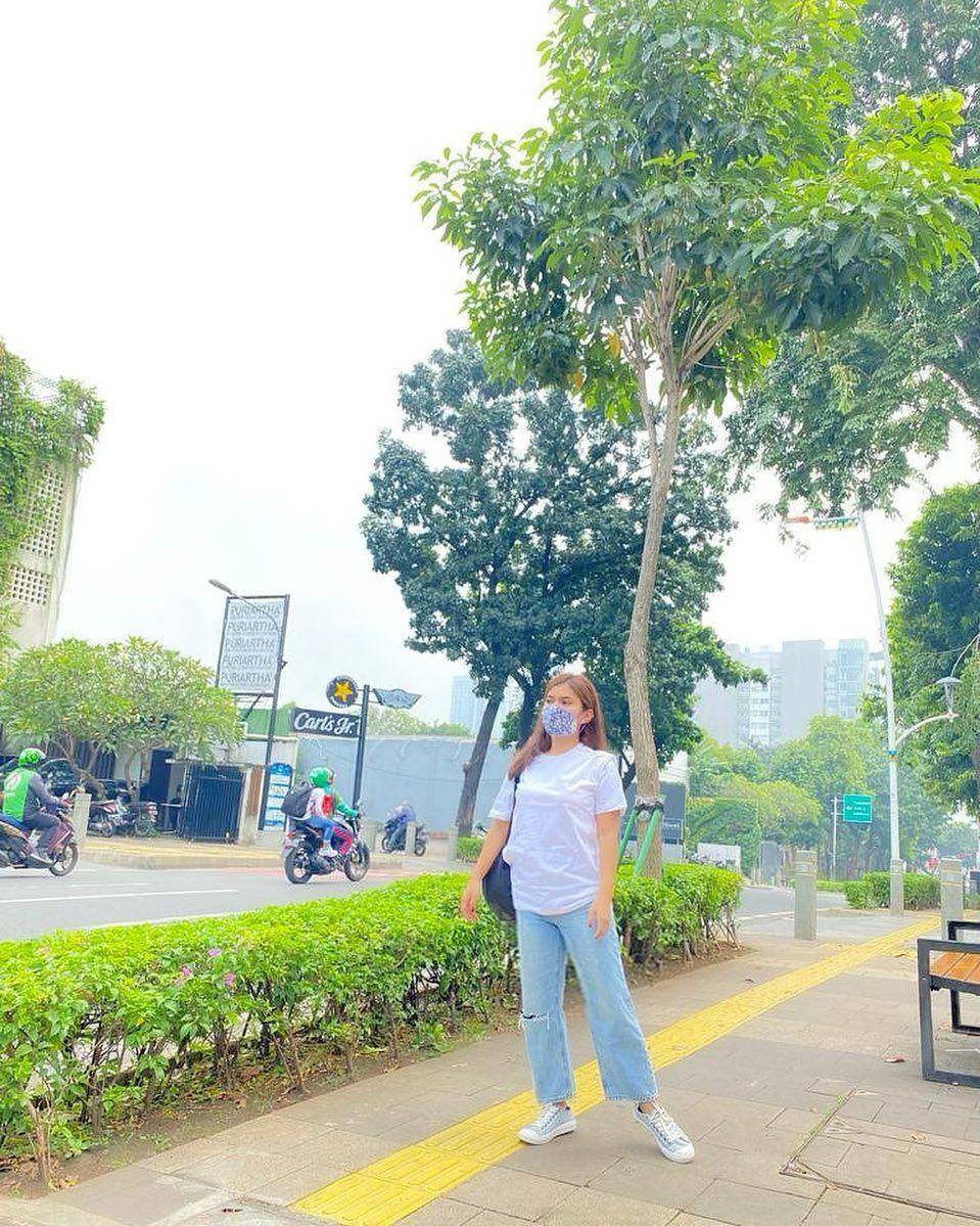 mix and match outfit simpel ala Catherine Elshad (instagram.com/catherine_elshad)
