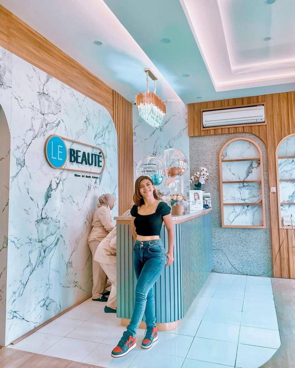 mix and match outfit simpel ala Catherine Elshad (instagram.com/catherine_elshad)