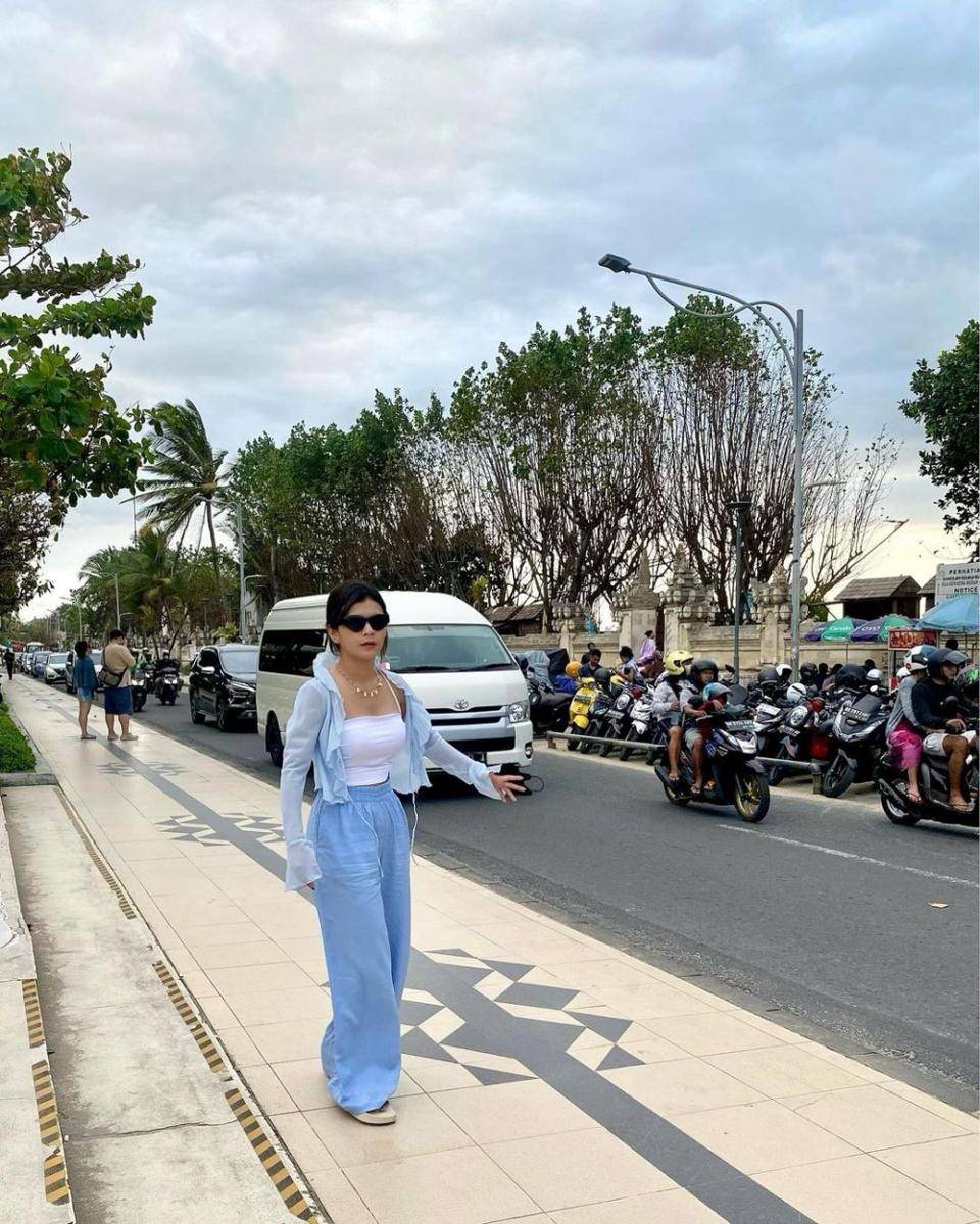 mix and match outfit simpel ala Catherine Elshad (instagram.com/catherine_elshad)