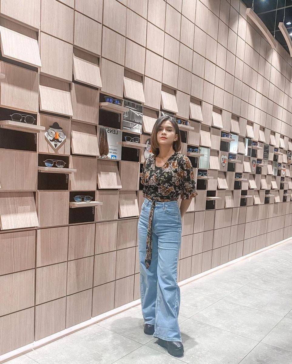 mix and match outfit simpel ala Catherine Elshad (instagram.com/catherine_elshad)