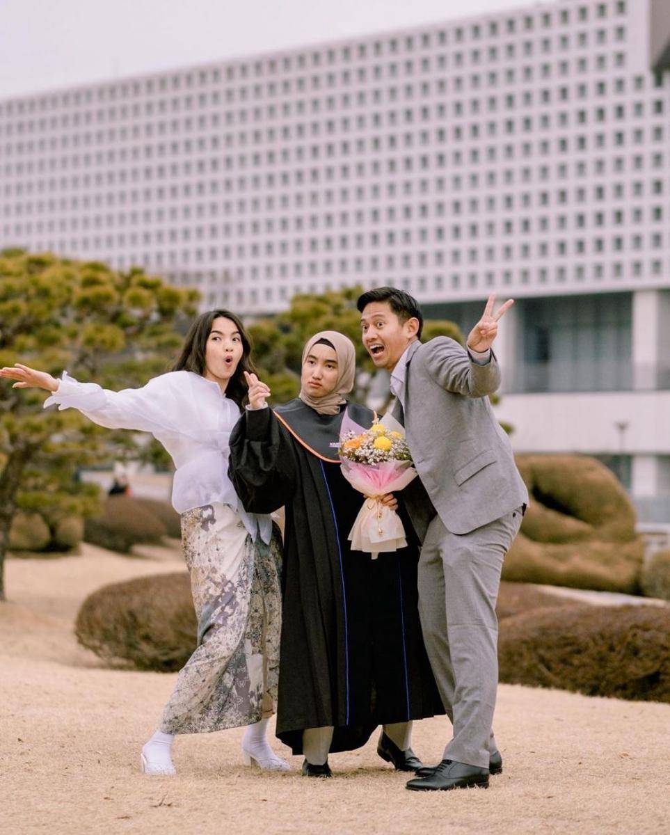 Wisuda Adik Sabrina Anggraini (instagram.com/belvadevara)