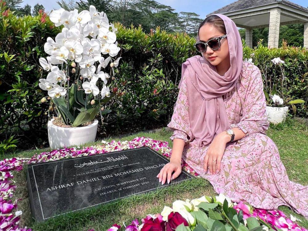 10 Potret Ziarah BCL, Peringati 3 Tahun Kepergian Ashraf Sinclair