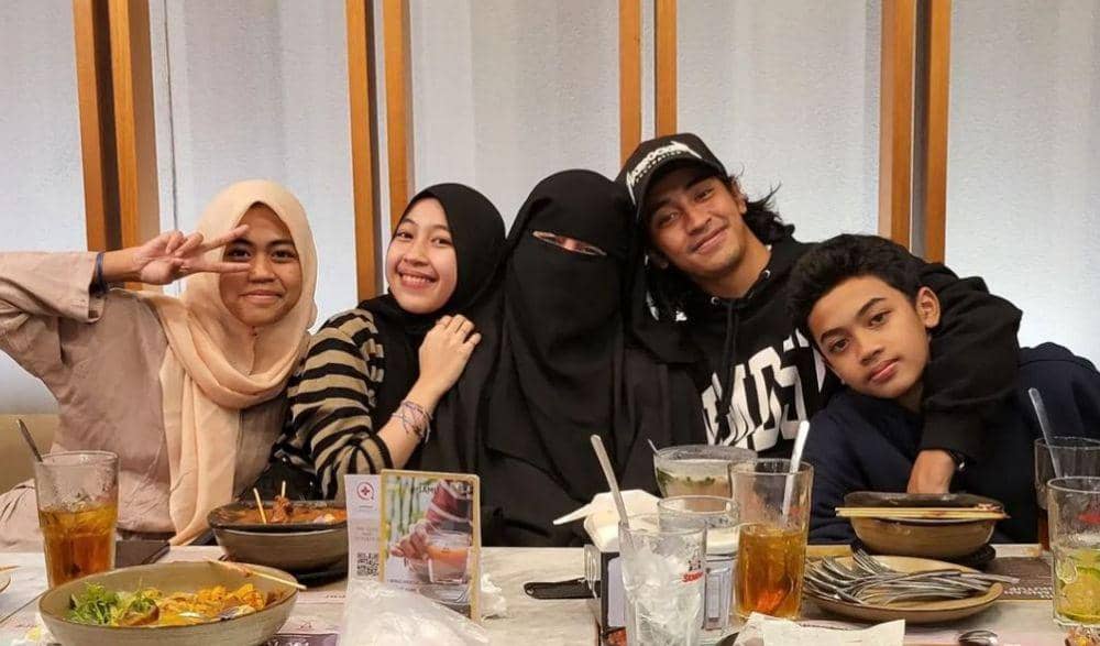 potret Pipik Dian Irawati dan buah hati (instagram.com/_ummi_pipik_)