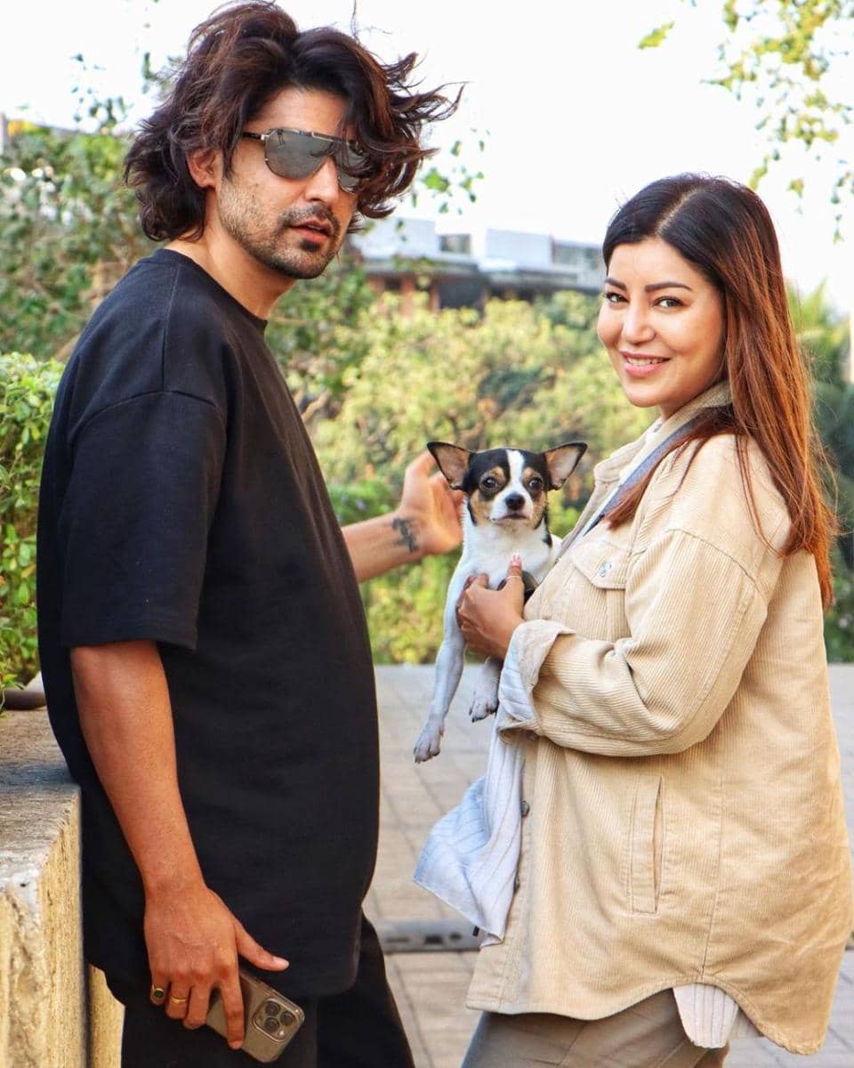 Debina Bonnerjee dan suami (instagram.com/debinabon)