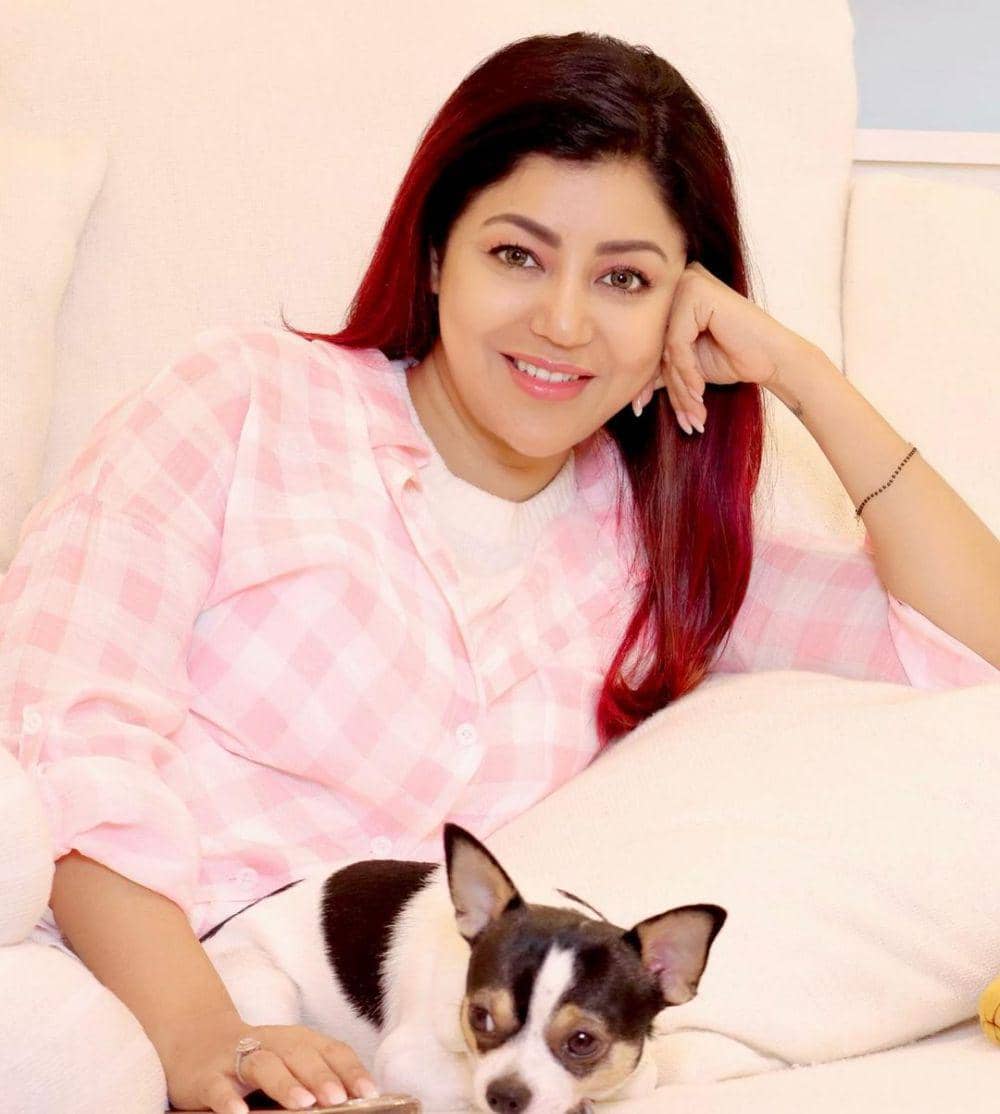 Debina Bonnerjee dan anjingnya (instagram.com/debinabon)