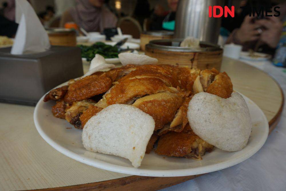 Makanan di Islamic Centre Canteen di gedung Masjid Ammar and Osman Ramju Sadick Islamic Centre, 40 Oi Kwan Road, Wan Chai, Hong Kong (IDN Times/Lia Hutasoit)