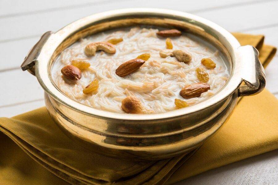 sheer khurma, sajian khas idul fitri (freepik.com/stockimagefactorycom)