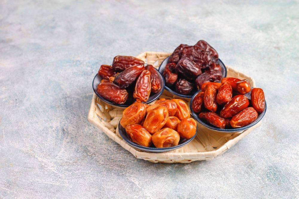 berbagai macam jenis kurma (freepik.com/@ azerbaijan_stockers)