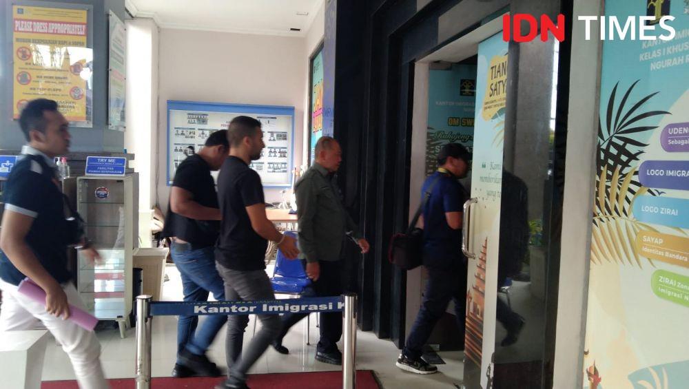 Dipulangkan! Nomor Penerbangan Buron Interpol ke Italia Dirahasiakan