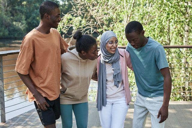 ilustrasi orang-orang bahagia (pexels.com/Edmond Dantes)