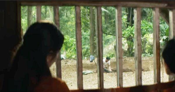 Seorang pria tengah menggali di halaman ( Dok. MD Pictures / Sewu Dino )