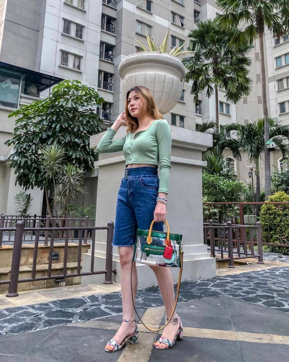 outfit hangout ala Haviza Devi Anjani (instagram.com/havizadevianjani)
