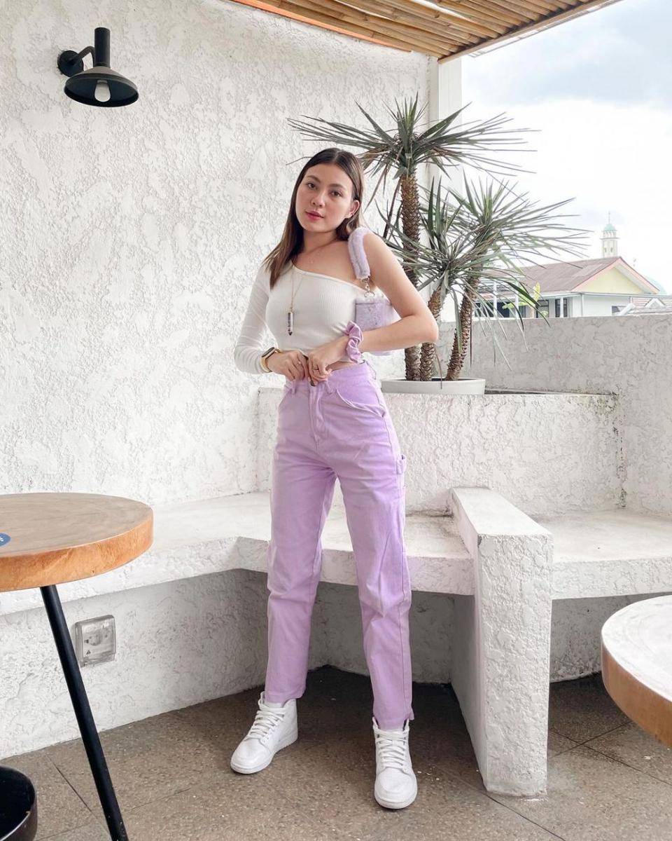 outfit hangout ala Haviza Devi Anjani (instagram.com/havizadevianjani)