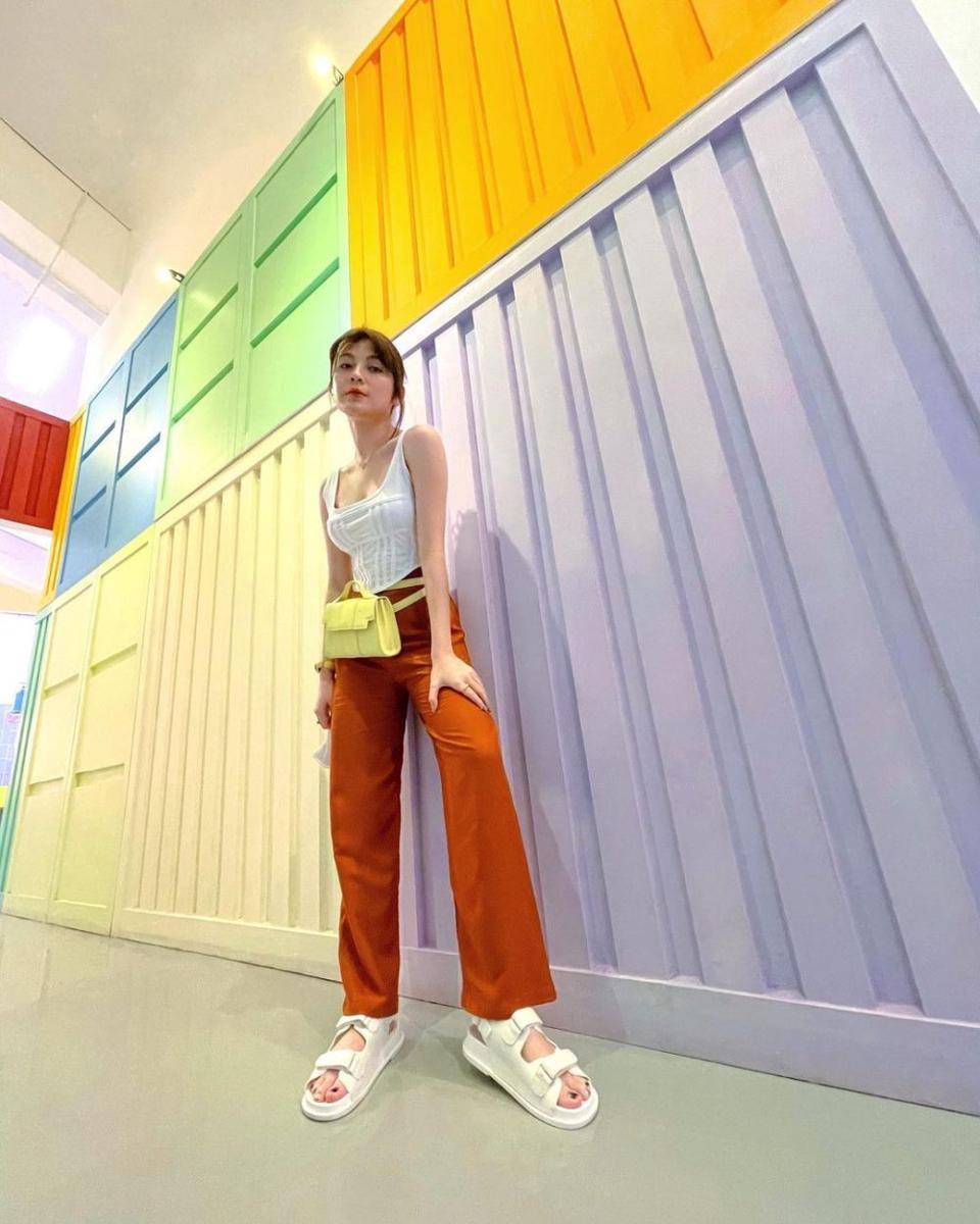 outfit hangout ala Haviza Devi Anjani (instagram.com/havizadevianjani)