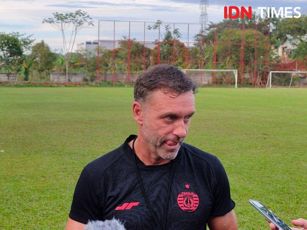 Pelatih Persija, Thomas Doll selepas memimpin latihan di Sawangan, Senin (20/2/2023) (IDN Times/Tino)