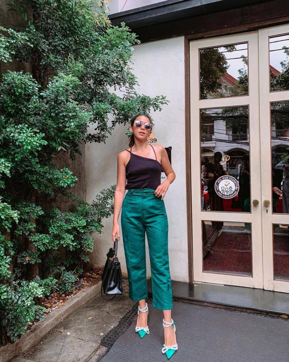 Styling outfit polos Cindy Karmoko (instagram.com/cindykarmoko)