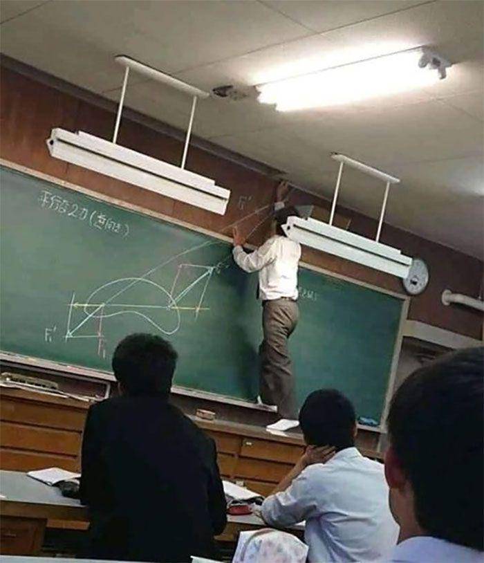 Potret gak biasa kehidupan sehari-hari mengundang tawa. (facebook.com/Meme with no context)