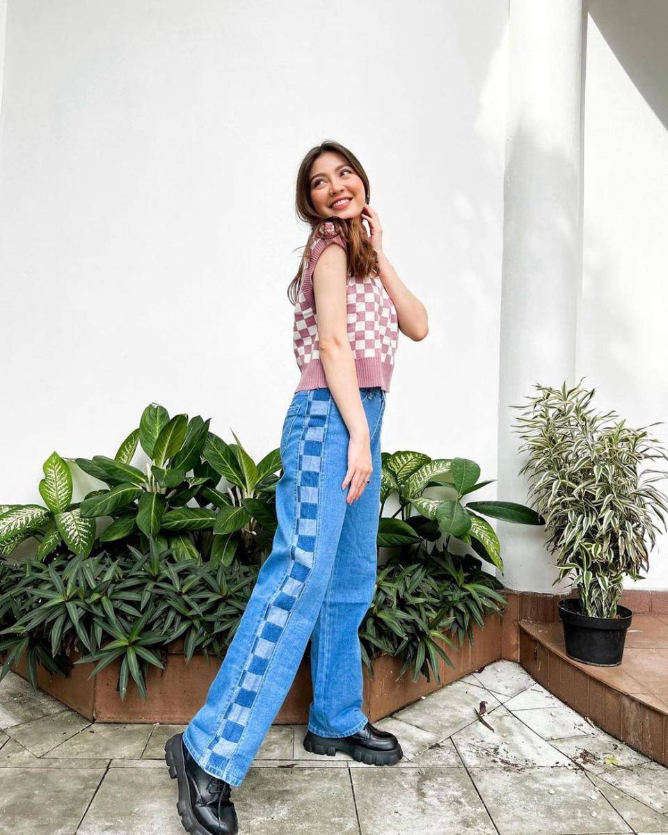 outfit hangout ala Haviza Devi Anjani (instagram.com/havizadevianjani)
