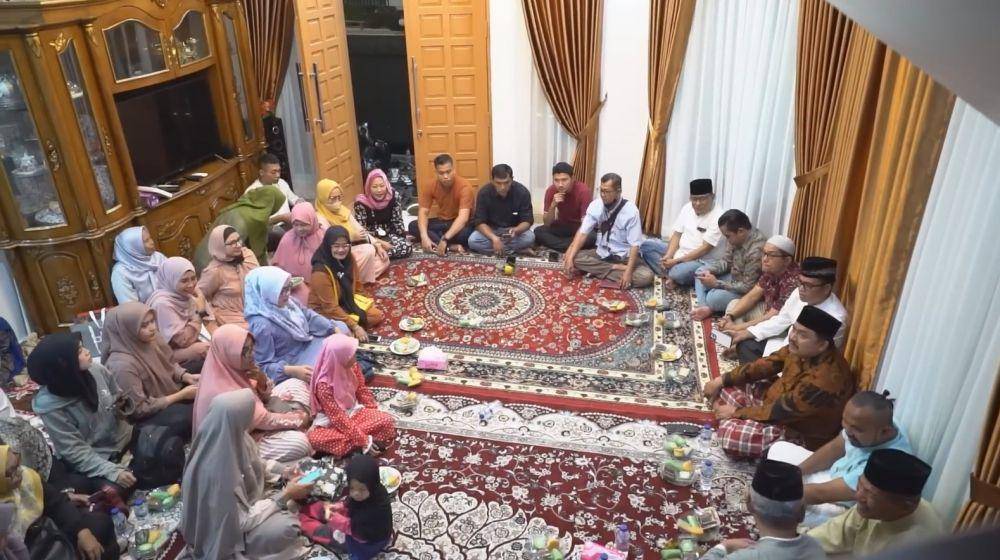 syukuran rumah Mama Fuji (YouTube.com/Fuji An)