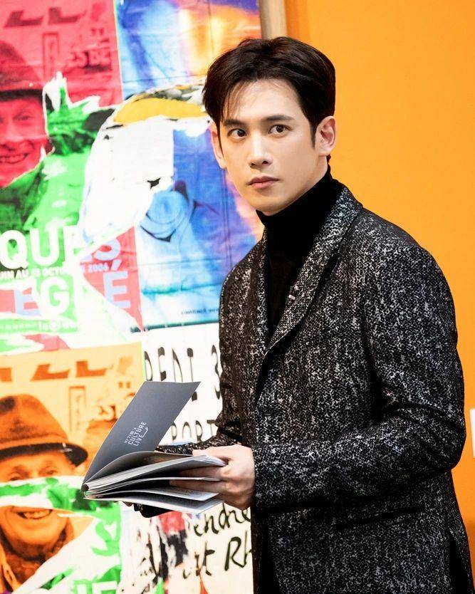 Park Ki Woong (instagram.com/oopkwoo)