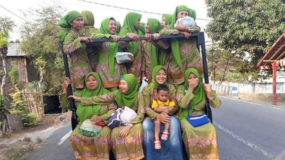 emak-emak piknik (twitter.com/aestetica_)