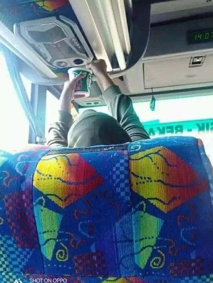 emak-emak piknik (instagram.com/wkwkland_real)