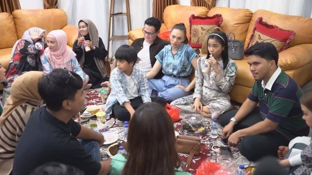 syukuran rumah Mama Fuji (YouTube.com/Fuji An)