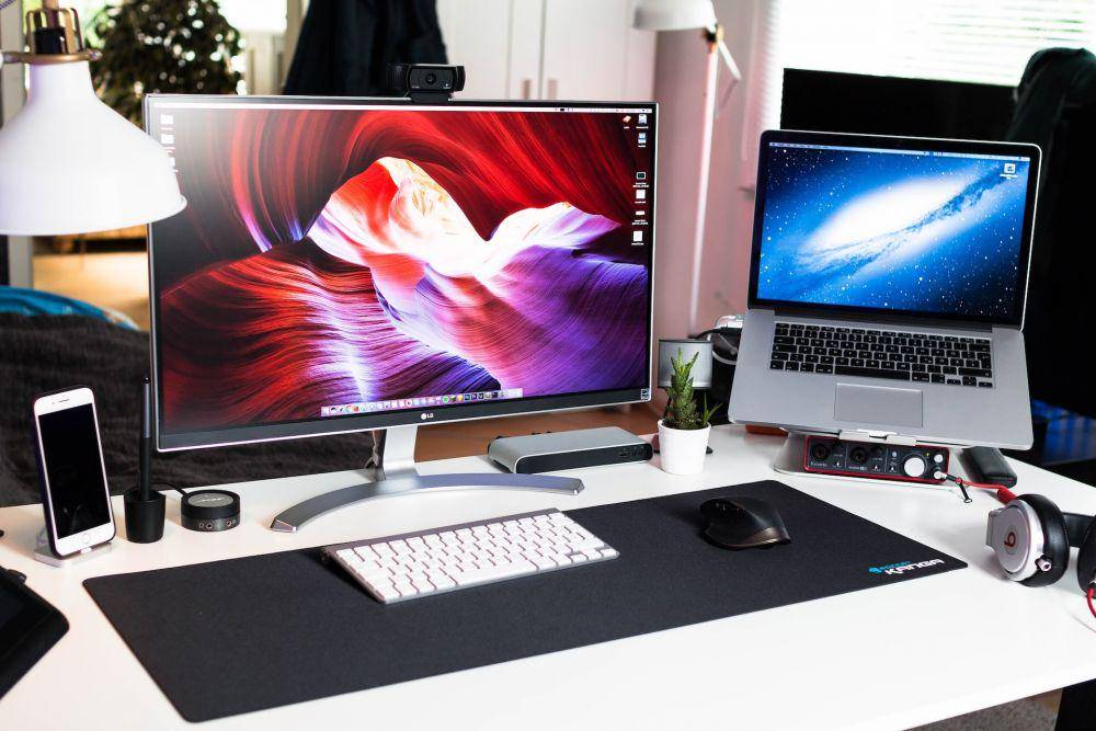 Komputer bisa terserang virus dan malware tanpa disadari penggunanya. (unsplash.com/Andreas Palmer)