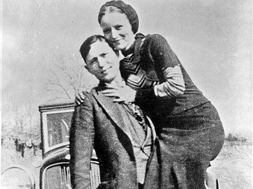 potret Bonnie Parker and Clyde Barrow (commons.wikimedia.org/Barrow gang)