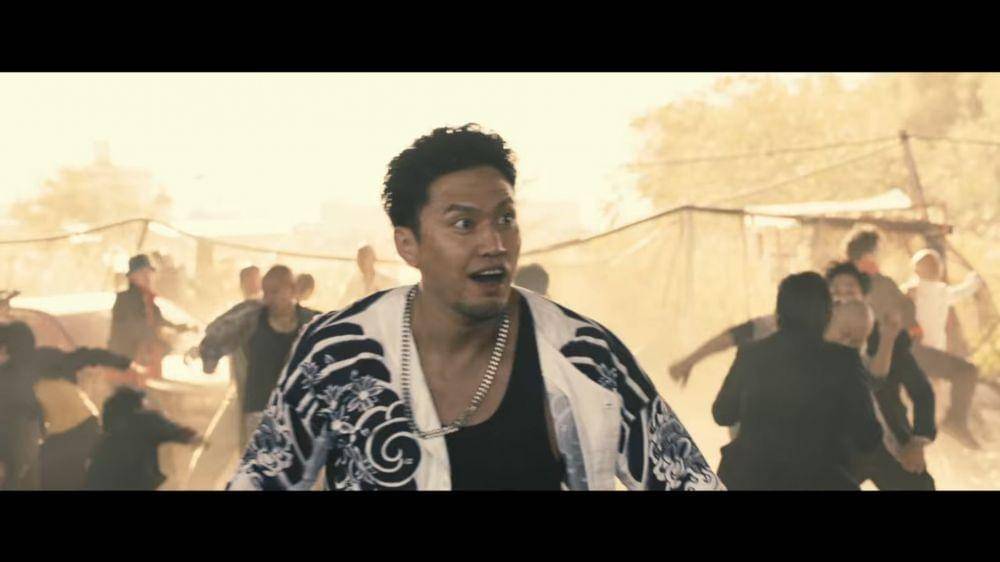 Eimei Jinkawa di tawuran lawan Oya. (Dok. Shochiku/High and Low: The Worst)