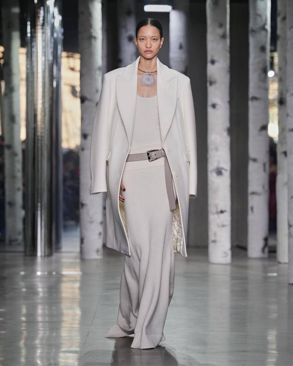Michael Kors Collection Fall/Winter 2023 runway show tampilkan koleksi busana bertema Ubran Bohemian. (Dok. Michael Kors)