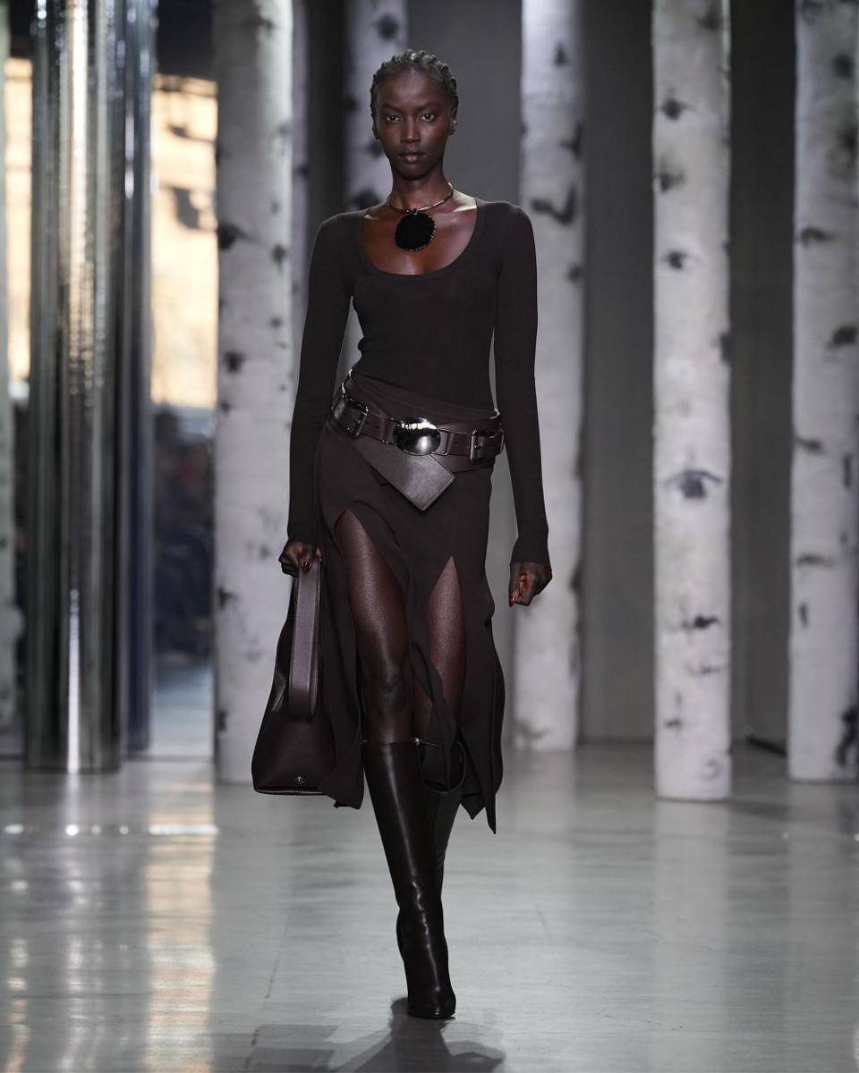 Michael Kors Collection Fall/Winter 2023 runway show tampilkan koleksi busana bertema Ubran Bohemian. (Dok. Michael Kors)
