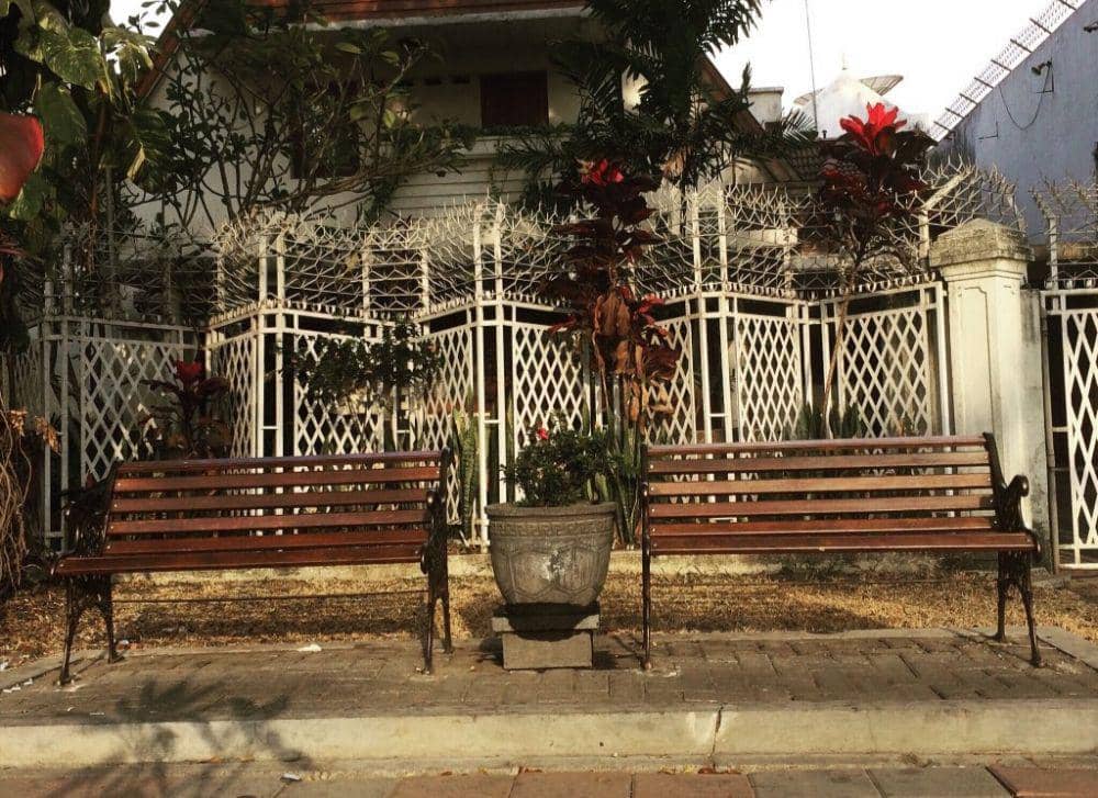 Ilustrasi bangku trotoar di Jalan Ijen Kota Malang. (IDN Times/istimewa)