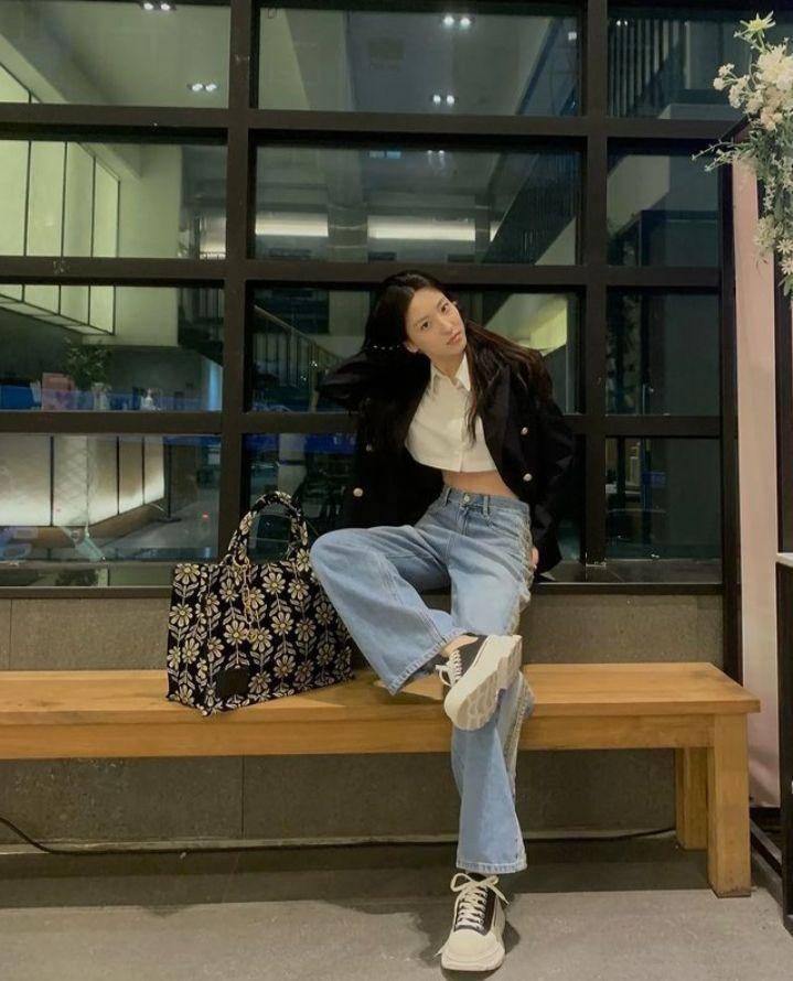 outfit ala Eunseo WJSN (instagram.com/eeunseo._.v)