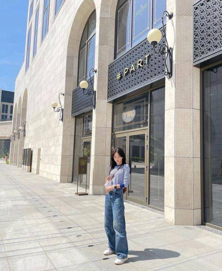 outfit ala Eunseo WJSN (instagram.com/eeunseo._.v)