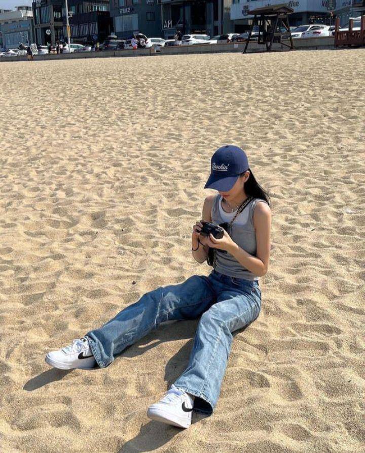 outfit ala Eunseo WJSN (instagram.com/eeunseo._.v)