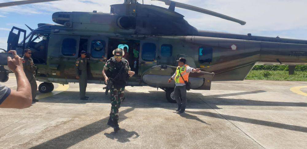 Danrem 172/PWY, Brigjen TNI JO. Sembiring saat memimpin evakuasi warga, IDN Times/ Istimewa