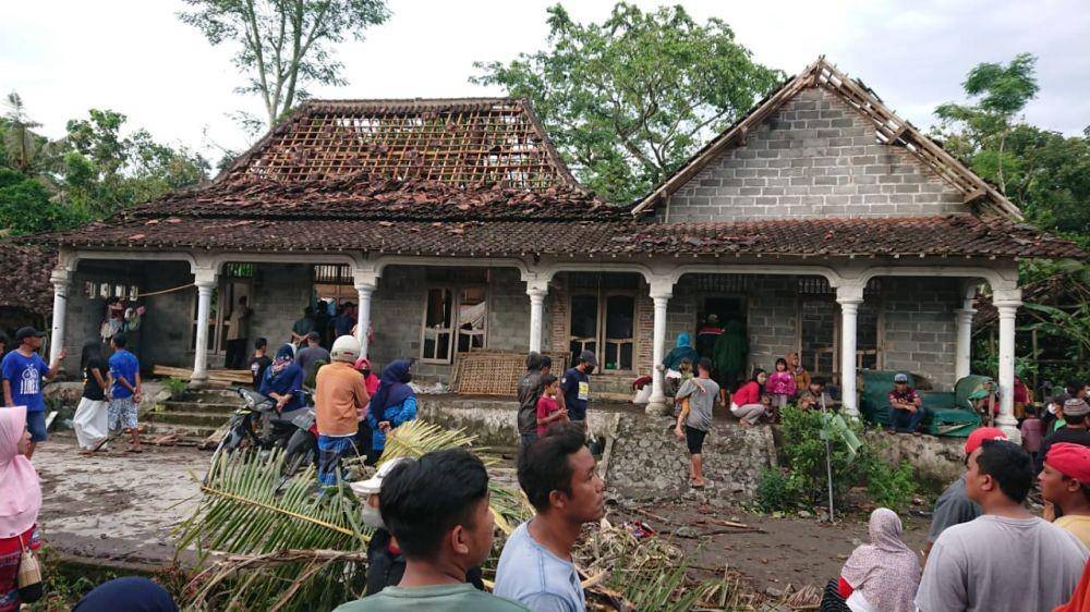 Rumah warga yang terdampak ledakan petasan di Blitar. IDN Times/ Bramanta Pamungkas