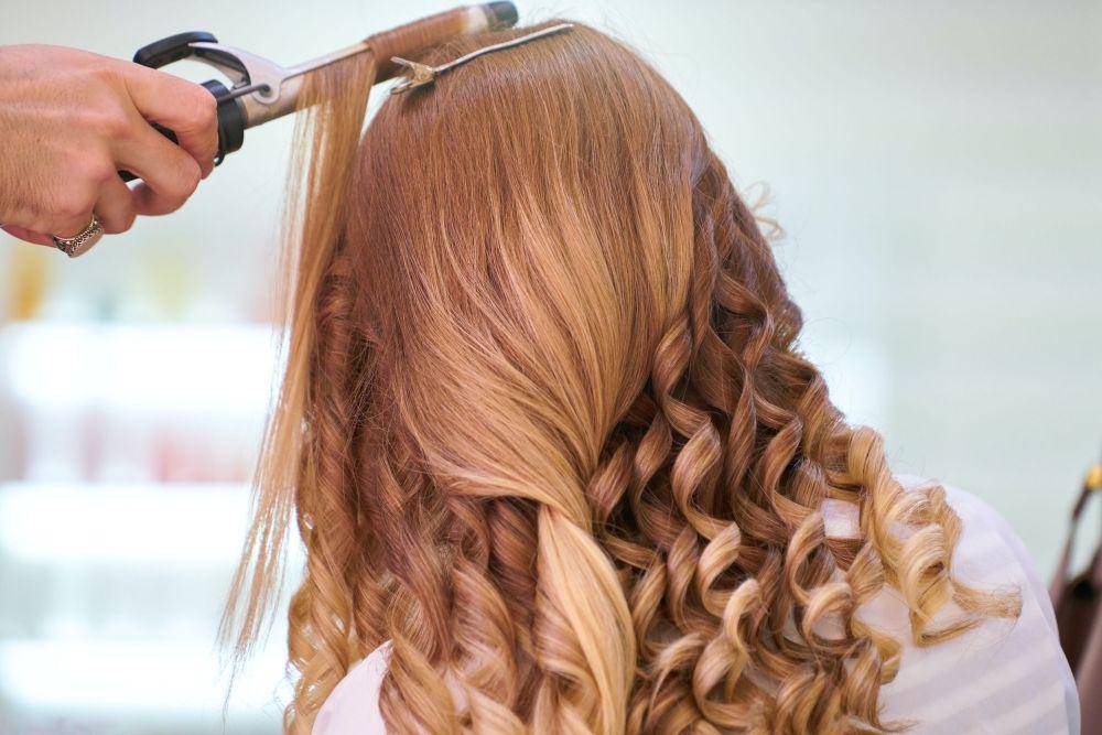 ilustrasi menata rambut (pexels.com/engin akyurt)