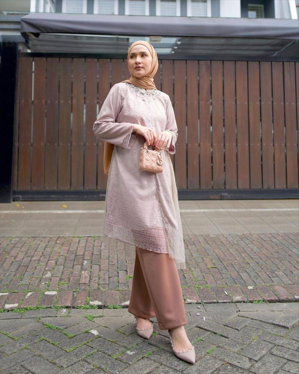 Baju kondangan. (instagram.com/dwihandaanda)