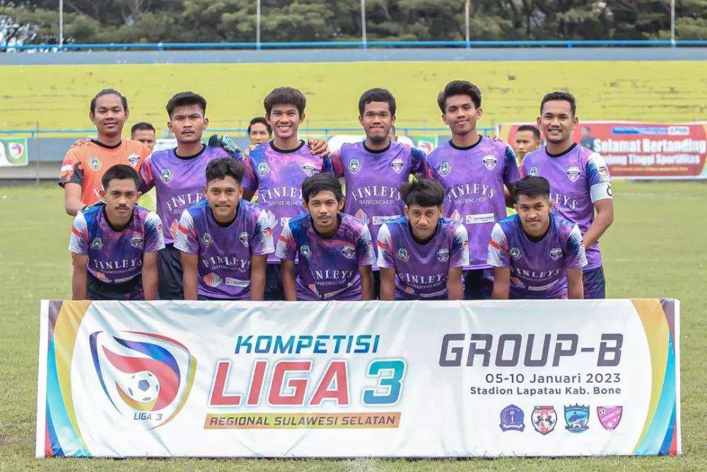 Para pemain Makassar City FC jelang bertanding di putaran pertama Liga 3 Sulsel 2022-23 yang berlangsung di Stadion La Patau Sorowako, Januari 2023. (Instagram.com/fcmakassarcity.official)