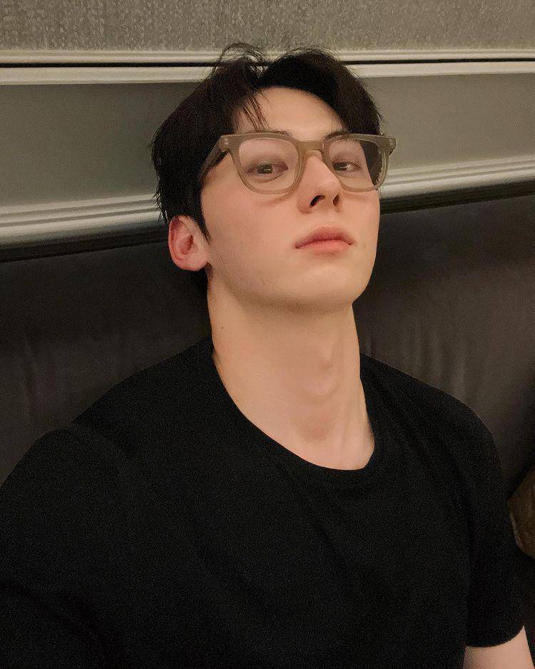 potret Hwang Min Hyun (instagram.com/optimushwang)